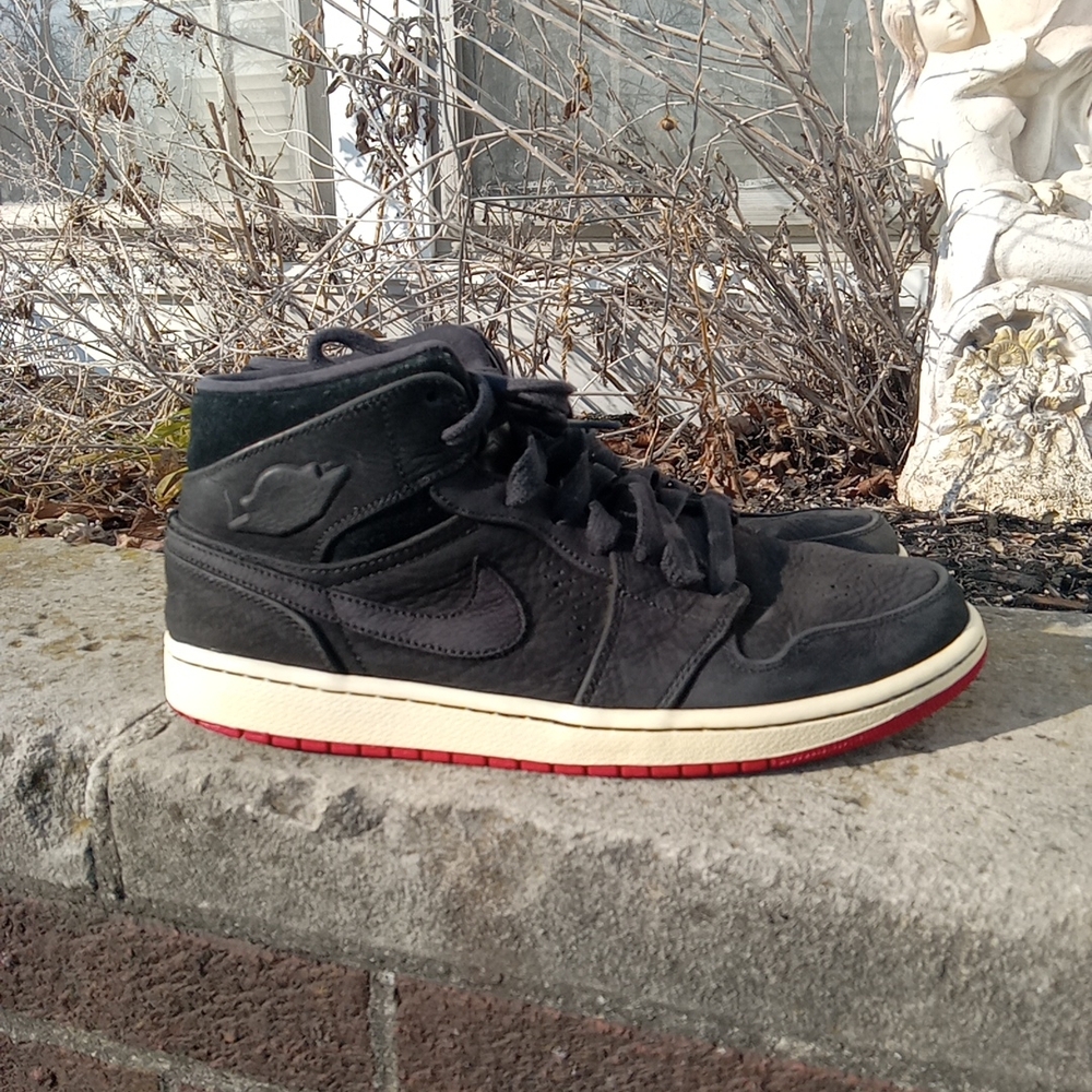 Jordan 1 Mid Black Nouveau Size 11 No Box